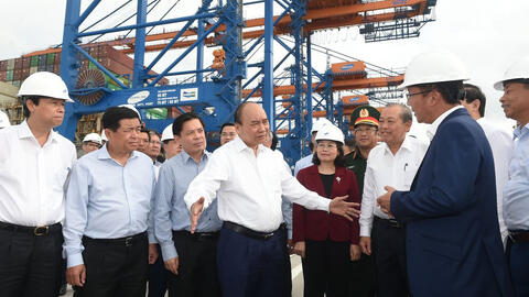 Thủ tướng Nguyễn Xuân Phúc kiểm tra 'cửa ngõ giao thương phía Nam'
