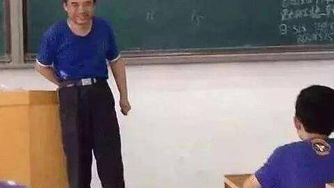Ông lão xuất hiện trong lớp với vẻ ngoài nhếch nhác, sinh viên tưởng là người dọn rác: Biết danh tính thật ai cũng "sốc"