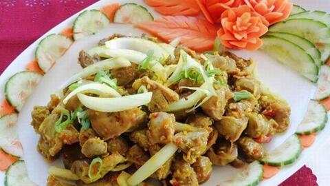 Món ngon mỗi ngày: Cách làm món lòng gà xào sả ớt