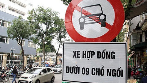 Hà Nội khôi phục biển cấm taxi, xe hợp đồng trên 10 tuyến phố