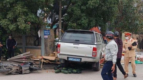 Khởi tố vụ ôtô biển xanh tông chết 2 người bán hoa quả