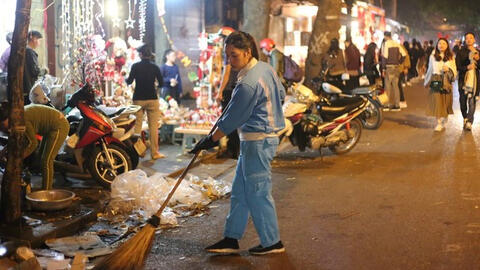Những hình ảnh đáng buồn ở Hà Nội và Sài Gòn trong đêm Giáng Sinh