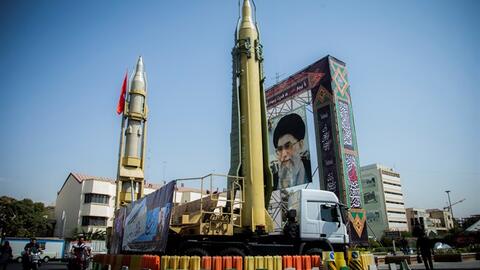 Iran sắp có bom nguyên tử, Mỹ và Israel “ngồi trên đống lửa“