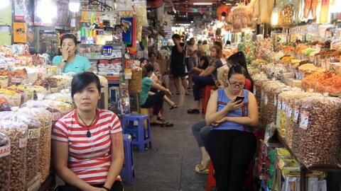 Chợ An Đông 'tê liệt' vì COVID-19