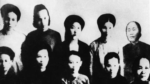 Nữ lưu chuyển mình
