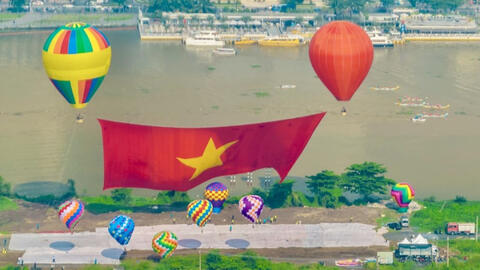 TP.HCM thả khinh khí cầu dịp Quốc khánh 2/9