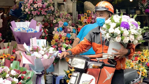Thị trường quà tặng 20/11: Sức mua giảm, giá tăng