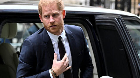 Harry về thăm cha nhưng không ở trong dinh thự hoàng gia mà thuê khách sạn tư, cựu quản gia tiết lộ lý do thực sự phía sau