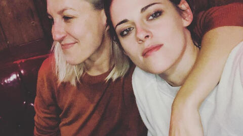 Kristen Stewart đính hôn với bạn gái đồng tính