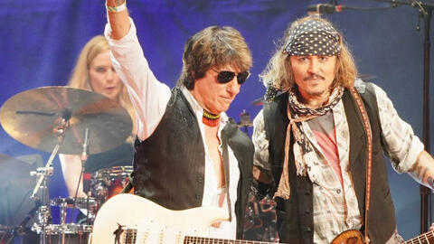 Johnny Depp làm gì sau khi thắng kiện vợ cũ?