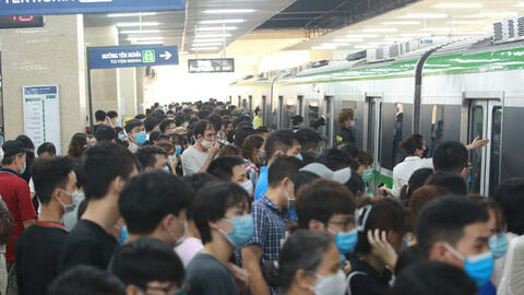 Hanoi Metro thực hiện 4 giải pháp "nóng" giảm lượng khách tập trung đông đúc khi đi tàu Cát Linh - Hà Đông