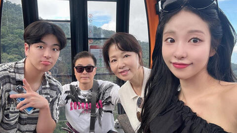 Nam idol đình đám mê mẩn Việt Nam: Vừa trở về từ TP.HCM liền đưa cả gia đình đi nghỉ dưỡng ở Đà Nẵng