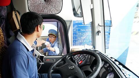 Xe ô tô được giảm 30% phí đường bộ vì dịch COVID-19