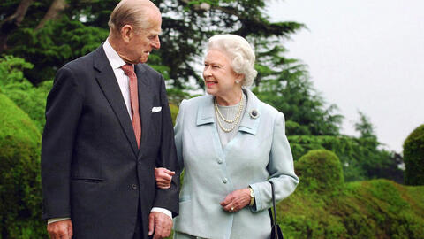 Mối tình sắt son hơn 70 năm của Hoàng thân Philip và Nữ hoàng Elizabeth