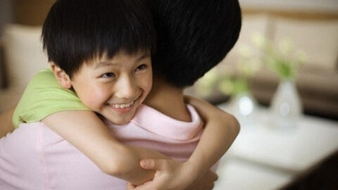 Một hành động rất nhỏ của cha mẹ nhưng tác động rõ rệt tới con: Con trở nên khôn khéo, tương lai đầy triển vọng hơn
