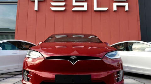 Cổ phiếu của Tesla trượt dốc sau khi người dùng Twitter ủng hộ Elon Musk bán cổ phiếu