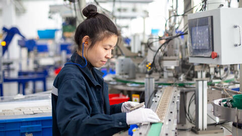 Bùng dịch ở Việt Nam và Ấn Độ, làn sóng dịch chuyển sản xuất từ Trung Quốc sẽ ra sao?