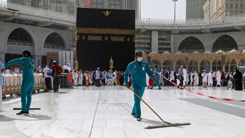 Thánh đường hồi giáo Mecca vắng vẻ vì dịch bệnh Covid-19