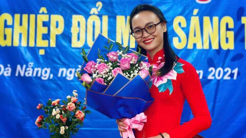 Làm điều chưa từng ai nghĩ tới, cô gái 9X trở thành bà chủ công ty thớt kính nổi tiếng, bán hàng chục nghìn chiếc mỗi tháng