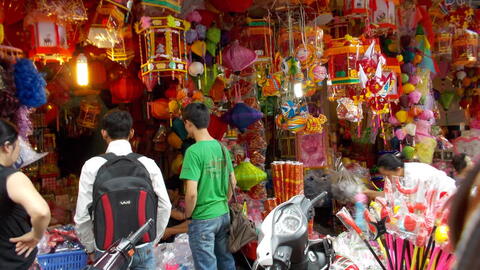 Cẩn thận xuất xứ đồ chơi Trung thu cho trẻ em