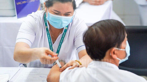 COVID-19 sáng 9/4: Việt Nam thêm 1 ca nhiễm nhập cảnh, hơn 55.000 người tiêm vaccine COVID-19