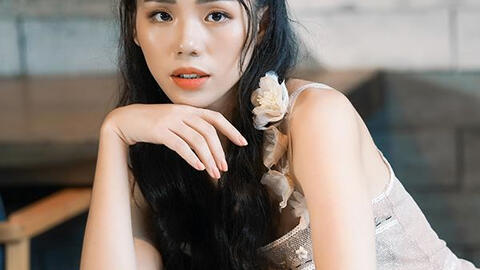 Vừa ồn ào tố nhau với Đức Phúc, Hương Ly lại lộ video hát live thảm hoạ
