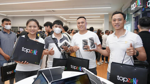 iPhone 15 có sức hút kỷ lục: Người dùng Việt chi trăm tỷ đồng trong ngày mở bán đầu tiên