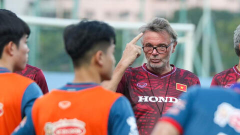 Báo Indonesia mỉa mai HLV Troussier vì tuyên bố “U23 Việt Nam là số một ĐNÁ”