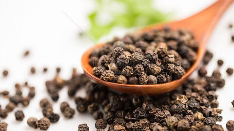 Giá tiêu cuối tuần giảm 1.000 đồng/kg