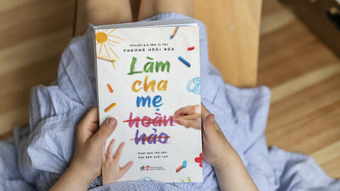 “Làm cha mẹ hoàn hảo": những câu chuyện đời thường chứa đầy tâm tư