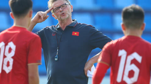 HLV Troussier: "Bóng đá Việt Nam chẳng là gì ở châu Á, không thể cứ mãi chỉ vô địch Đông Nam Á"