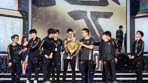 Team Flash mất cơ hội trở lại sân khấu, Saigon Phantom đứng trước kỷ lục chưa từng có của Liên Quân Mobile