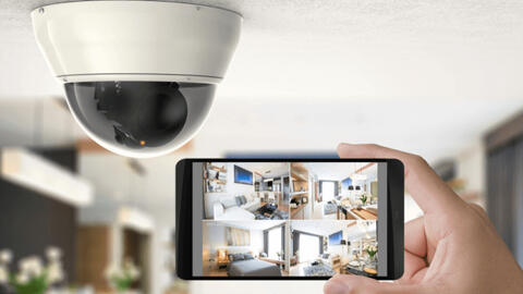 Tá hỏa khi camera an ninh phản chủ