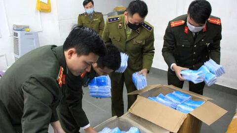 Thu giữ 120.000 khẩu trang y tế không rõ nguồn gốc