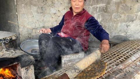 Thoát nghèo nhờ giữ lửa nghề làm bánh đa 33 năm qua