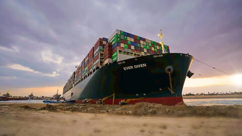 Tàu Ever Given đã nổi sau 1 tuần mắc kẹt tại kênh đào Suez