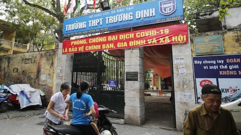 Một  phụ huynh bị lăng mạ vì từ chối đóng tiền "tự nguyện", nhà trường nói gì?
