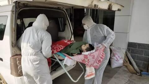 Cậu bé tàn tật Trung Quốc chết oan khi bố bị cách ly do virus corona