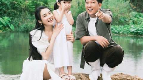 Trường Giang cùng con thực hành một hoạt động khiến Nhã Phương phải than "bất ổn", thực tế lại giúp trẻ phát triển trí não cực tốt