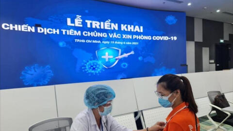 TP.HCM nhắn tin nhắc người dân đi tiêm ngừa vaccine COVID-19