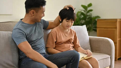 Bắt gặp con có hành vi không đúng mực lúc 2h sáng, người cha có cách ứng xử xứng đáng đưa vào sách giáo khoa
