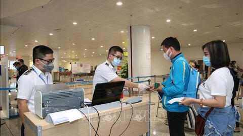 Đề xuất người nhập cảnh tiêm đủ vaccine chỉ phải cách ly tại nhà 3 ngày