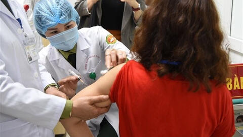 Sáng nay bắt đầu tiêm vaccine COVID-19