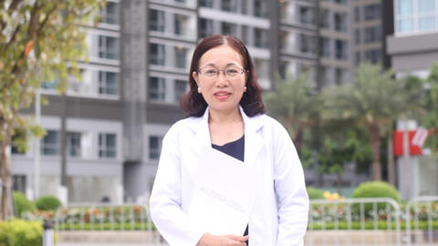 Bác sĩ chuyên khoa nhi hướng dẫn về tiêm phòng vắc-xin cho trẻ sơ sinh