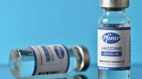 Vì sao vắc xin Pfizer ít tác dụng phụ hơn Moderna?