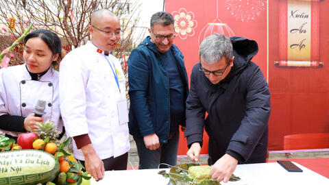 Sôi đông "Lễ hội Mùa Xuân Giáp Thìn 2024 - HCCT" tại Trường Cao đẳng Thương Mai và Du lịch Hà Nội