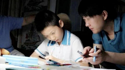 Cha mẹ thạc sĩ nhưng vẫn phải "bó tay" trước bài toán tiểu học của con, càng nghĩ càng rối tung!