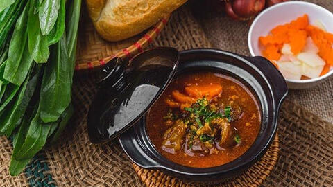 Món ngon mỗi ngày: Cách nấu bò kho bánh mì chuẩn vị miền Trung