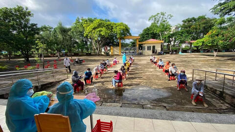 Người dân có nên tự ý mua test nhanh và thực hiện tại nhà?