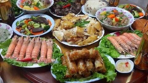 Bữa cơm rằm tháng 7 "sóng gió" và sự vùng lên đúng lúc của nàng dâu đảm